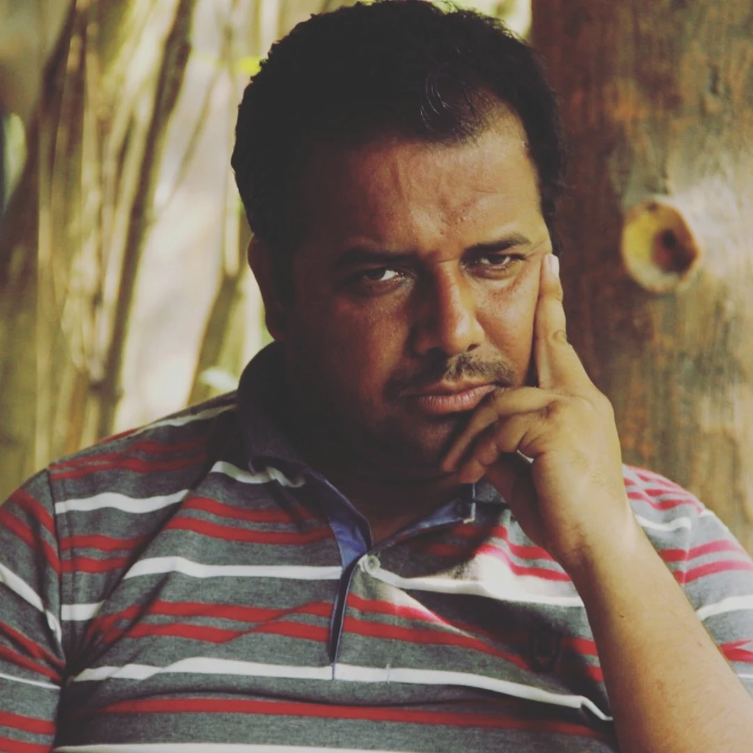 Manoj Pandit background portrait