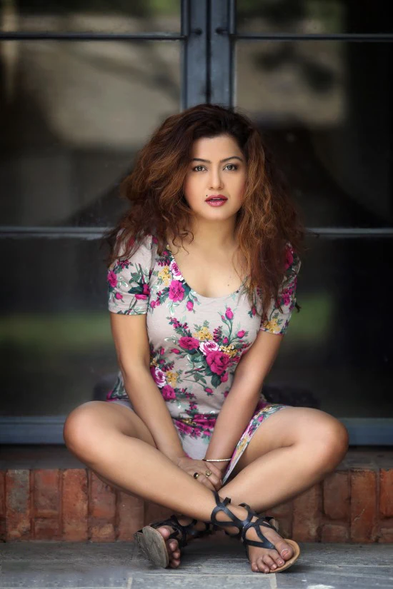Rekha Thapa background portrait