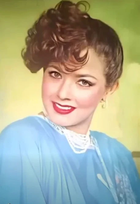 Sushma Shahi background portrait