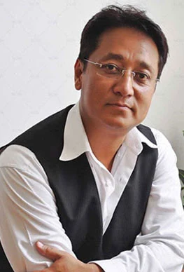 Vijay Lama background portrait
